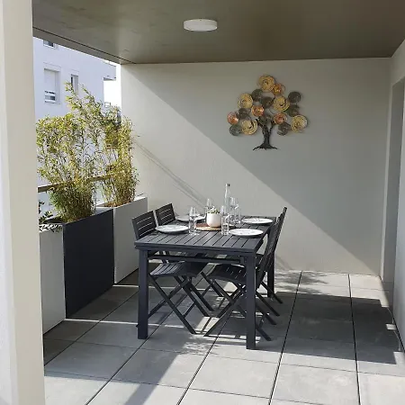 Apartman Viasilvadoma : Metro, Parking, Terrasse