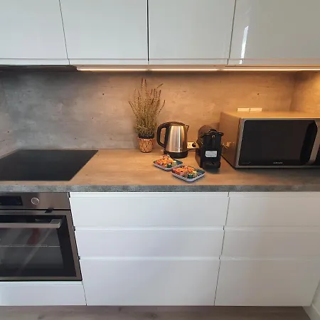 Apartman Viasilvadoma : Metro, Parking, Terrasse